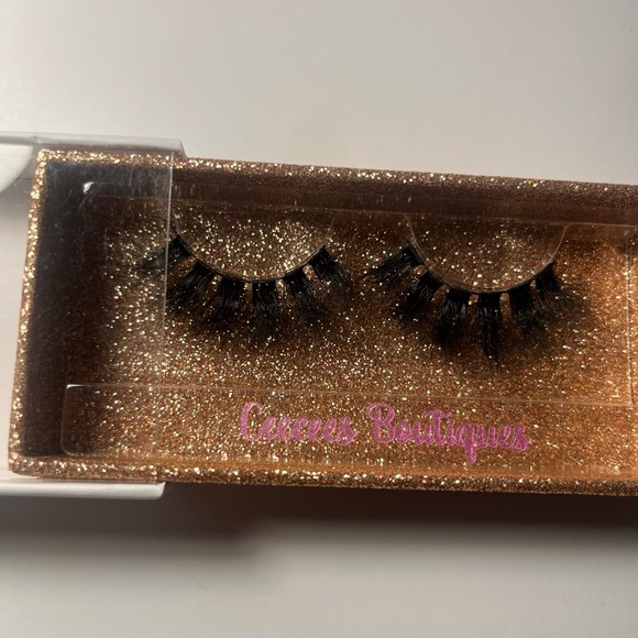 Jasmime ll-Mink Eyelashes - Picture 3 of 3